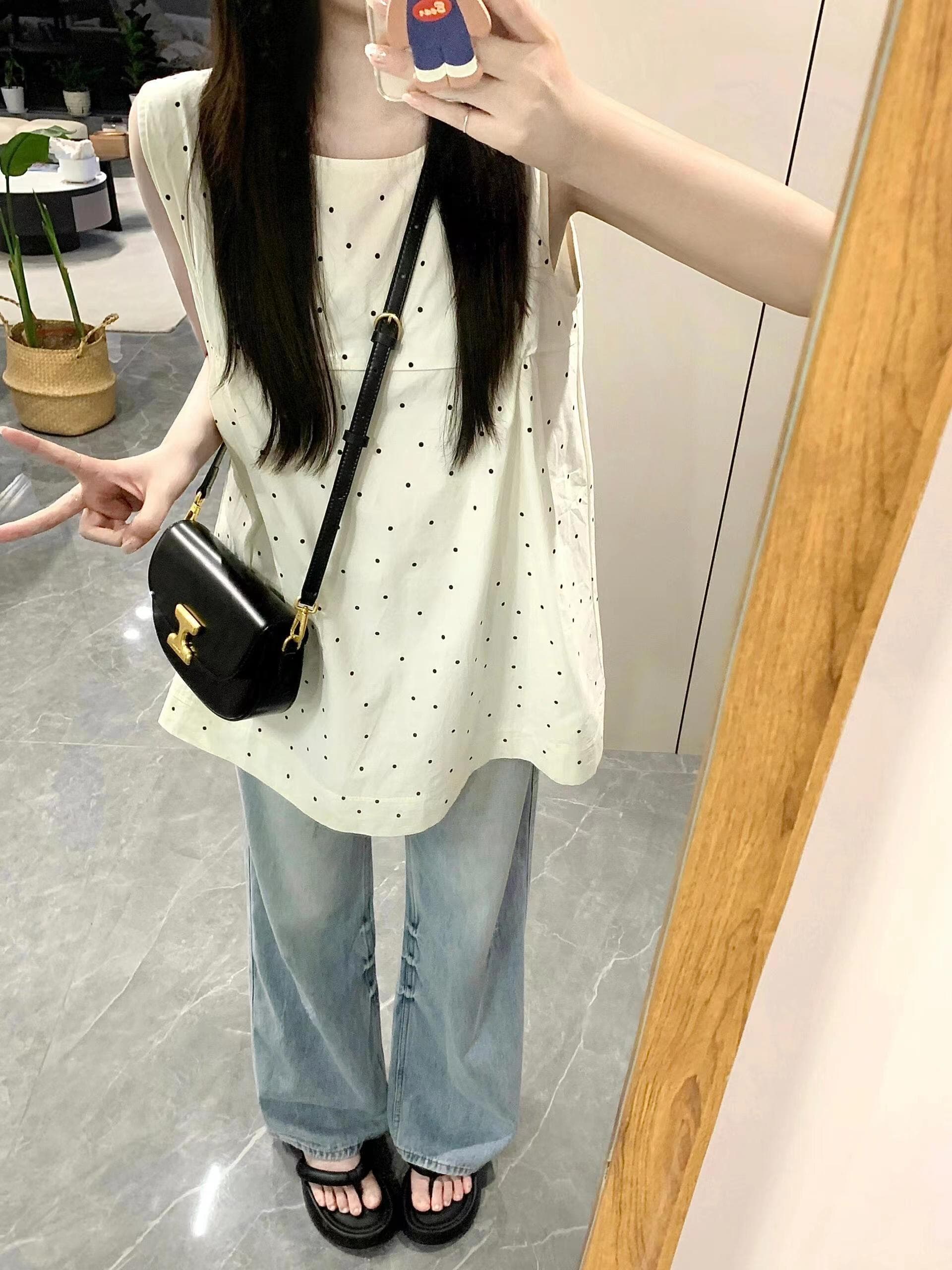 ドットコーデ 水玉模様ノースリーブゆったりトップス